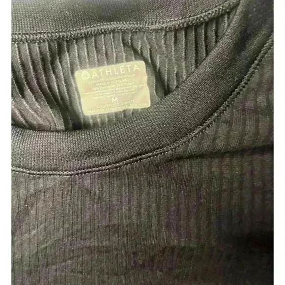 Women's Athleta Black Workout Shirt Size Medium - Picture 3 of 3